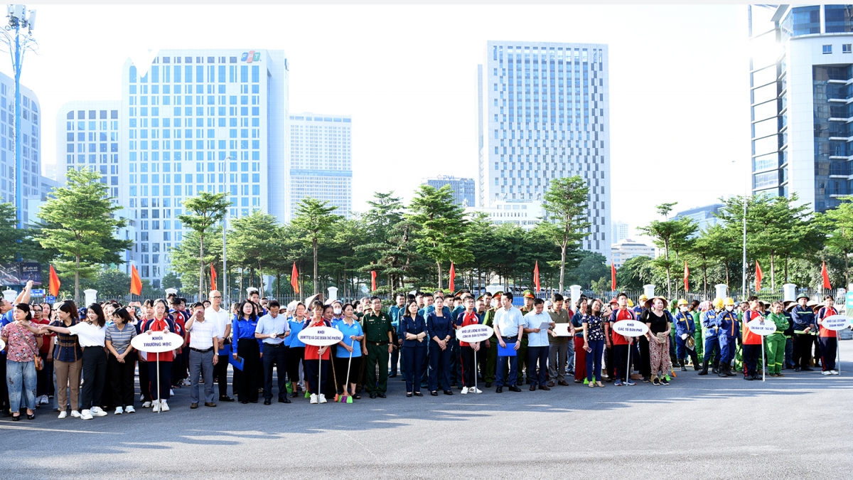 Hà Nội đồng loạt ra quân tổng vệ sinh môi trường tại 126 xã, phường